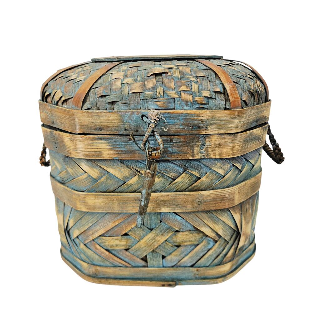Vintage Asian Woven Bamboo Rattan Basket Storage Box with lid 10"x10"x7"